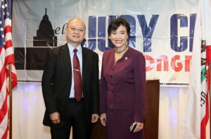 葉毅生博士(左)勉勵喜歡電腦學科的學生,應以興趣為大學選科及就業的第一 選擇。圖為他於接待晚宴後與美國首位華裔女性國會眾議員趙美心合照。 葉毅生博士(左)勉勵喜歡電腦學科的學生,應以興趣為大學選科及就業的第一 選擇。圖為他於接待晚宴後與美國首位華裔女性國會眾議員趙美心合照。